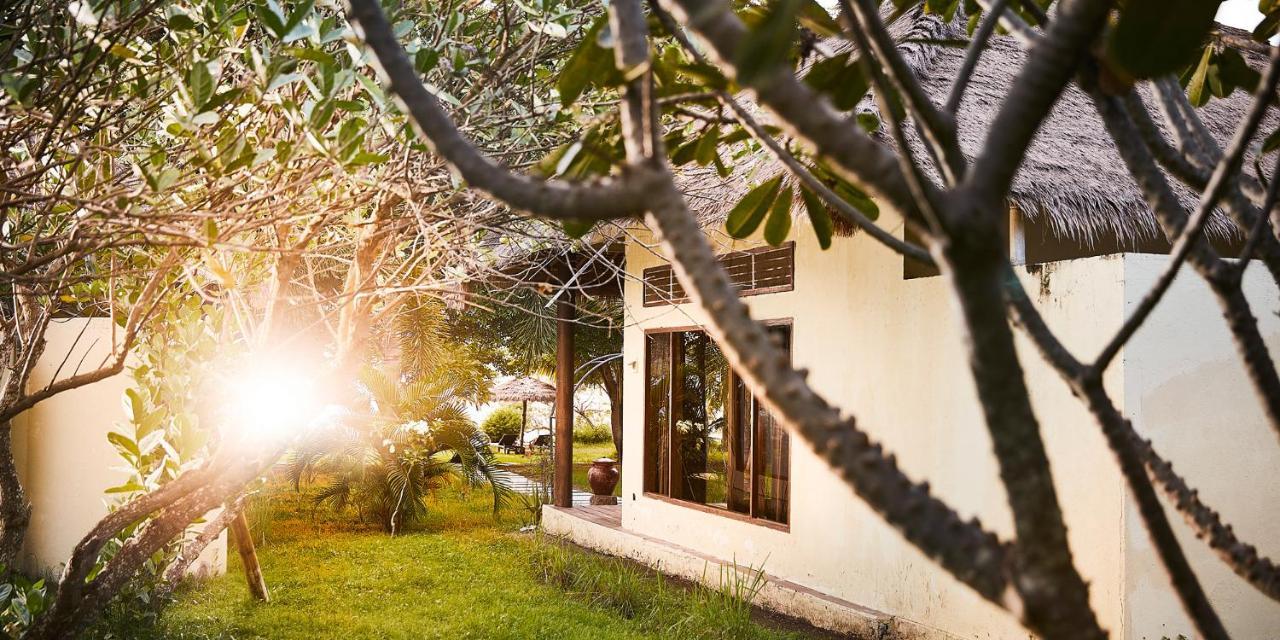 Pearl Beach Resort Гили-Асахан Экстерьер фото