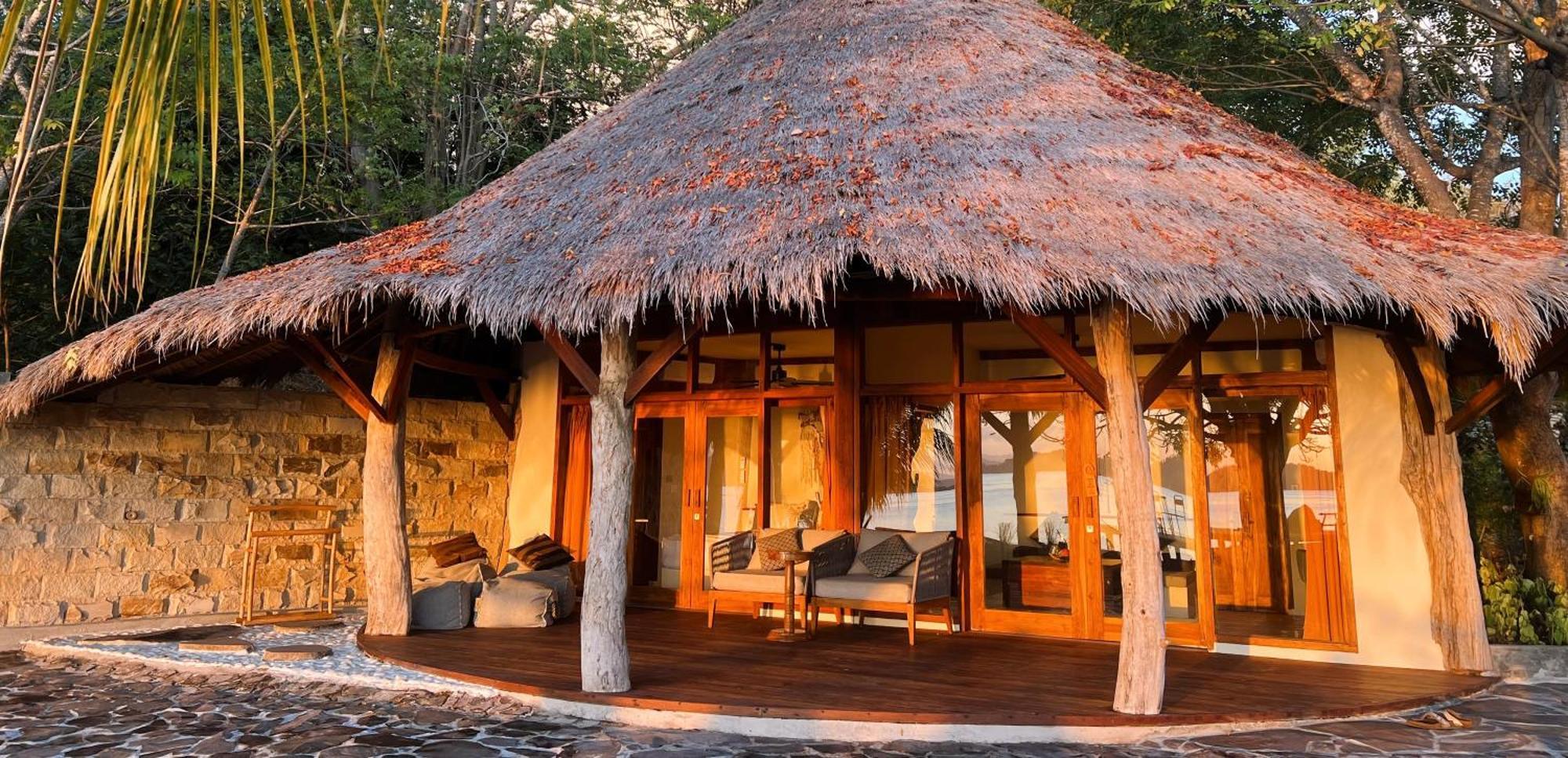 Pearl Beach Resort Гили-Асахан Экстерьер фото